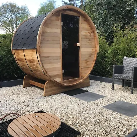Felix With Sauna In Dom wakacyjny *